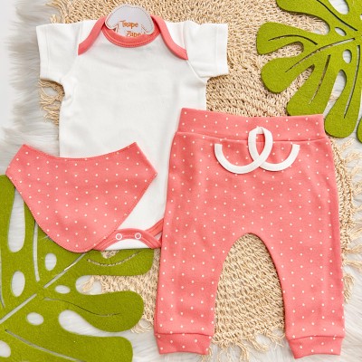 Conj. Body Manga Curta, Babador Bandana e Calça Poá - Coral e Off White